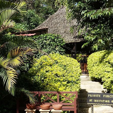 Ikweta Country Inn Maua Kaathene ภายนอก รูปภาพ