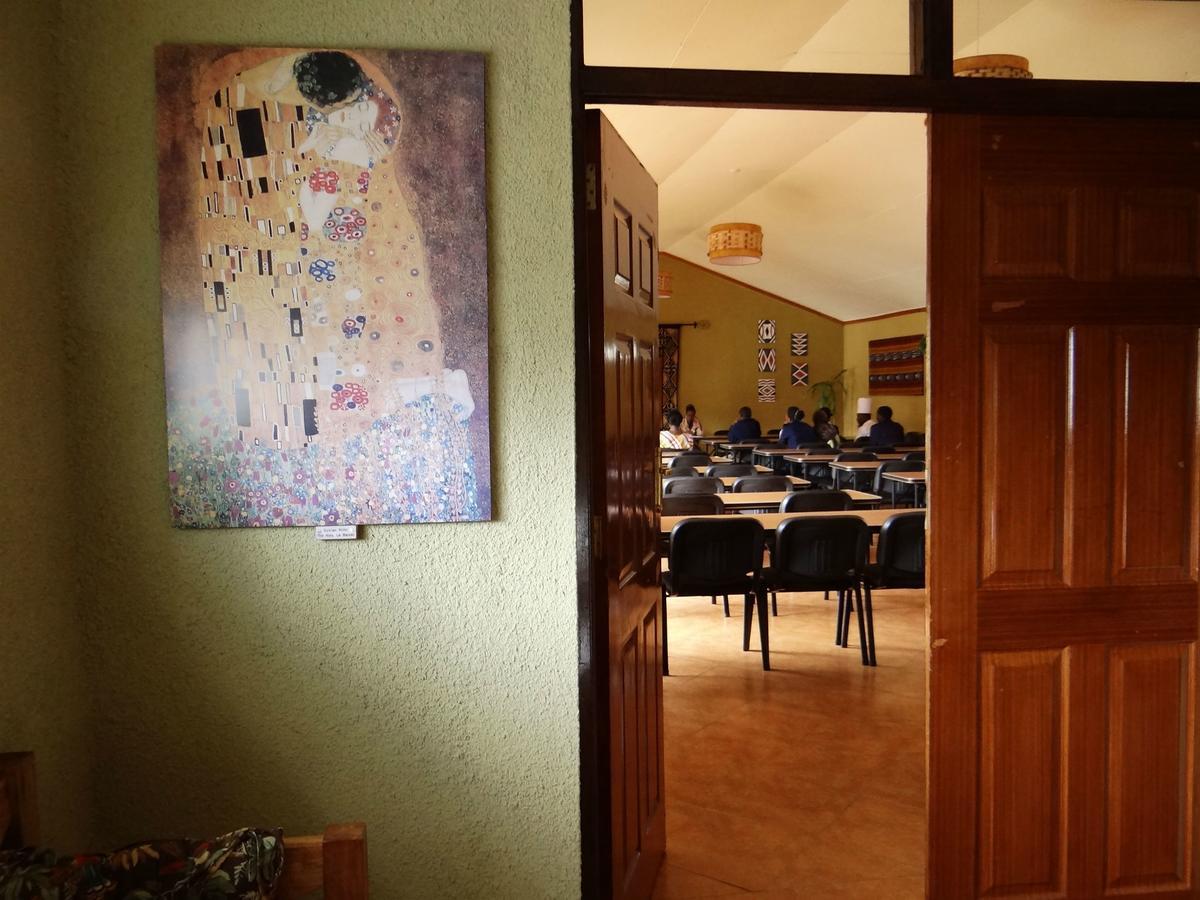 Ikweta Country Inn Maua Kaathene ภายนอก รูปภาพ
